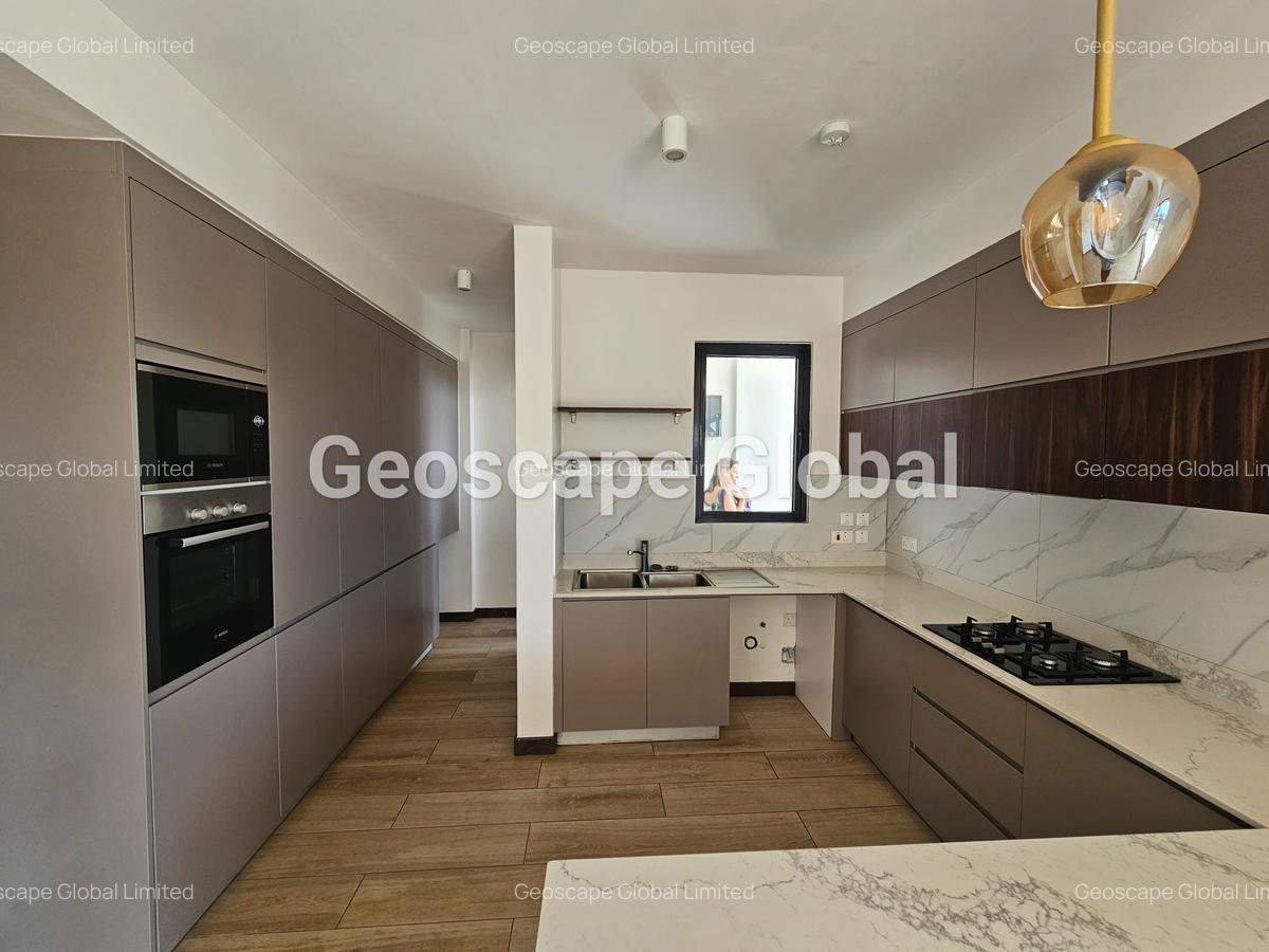 2 Bed Apartment with En Suite in Rosslyn - 3
