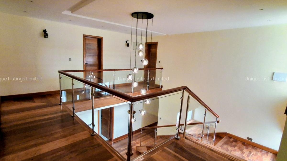4 Bed House with En Suite in Rosslyn - 9