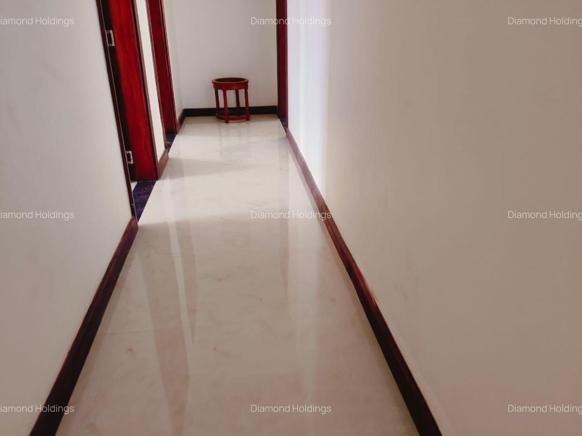3 Bed Apartment with En Suite at Parklands - 5