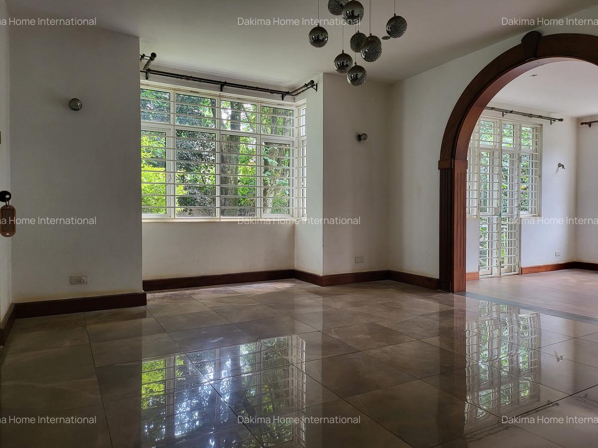 5 Bed Townhouse with En Suite in Rosslyn - 4
