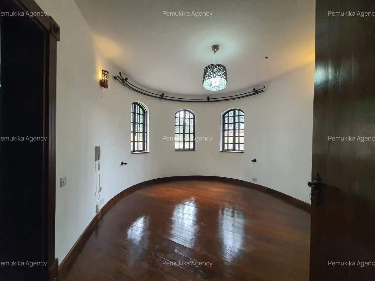 5 Bed Townhouse with En Suite in Lavington - 4