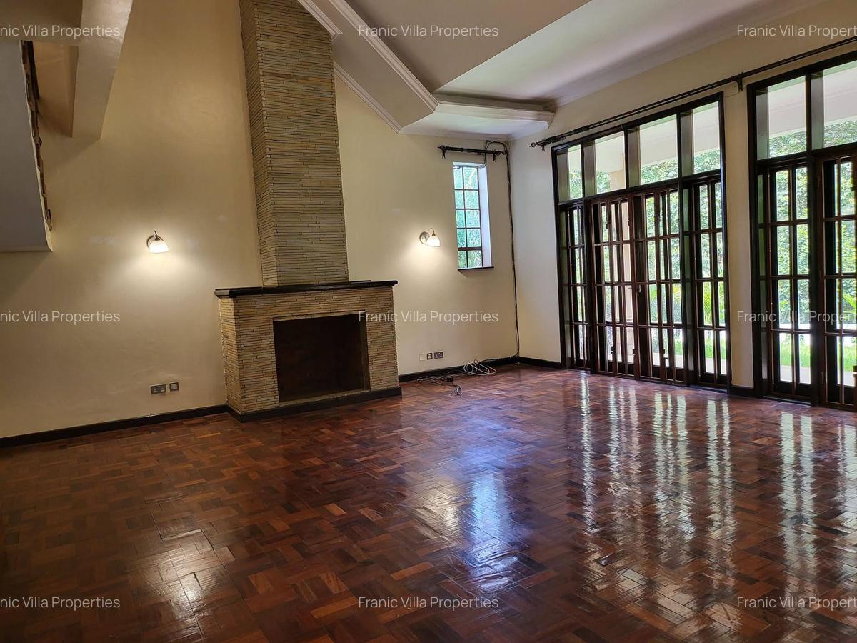 5 Bed Villa with En Suite at Lonetree - 11