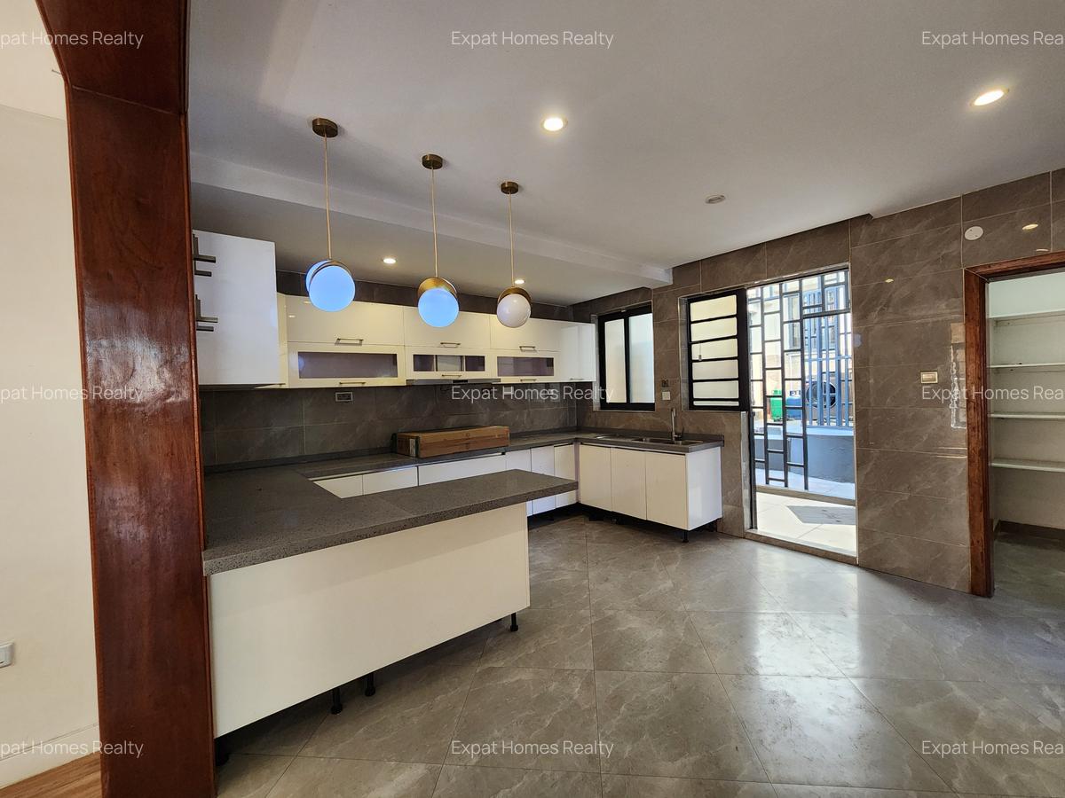 5 Bed Villa with En Suite in Lavington - 11