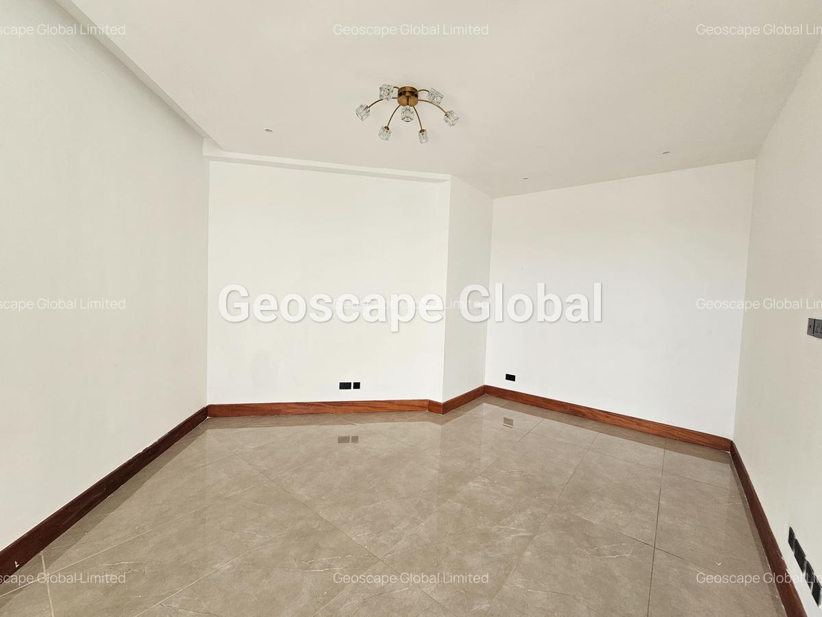 4 Bed Apartment with En Suite in Riverside - 3