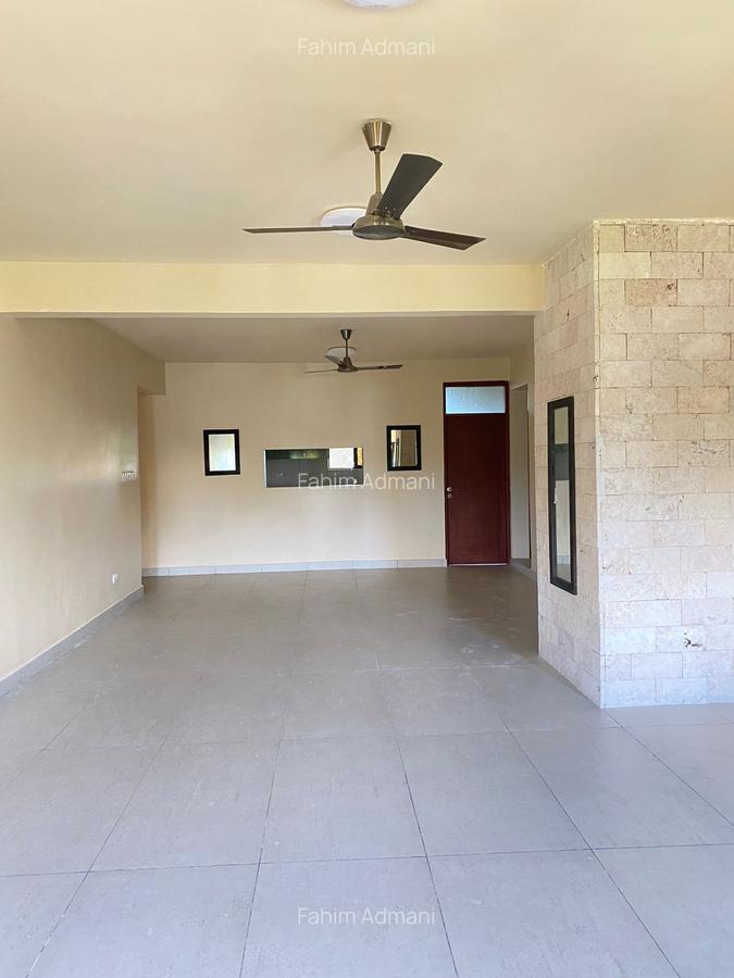 4 Bed Apartment with En Suite at Moyne Drive - 3