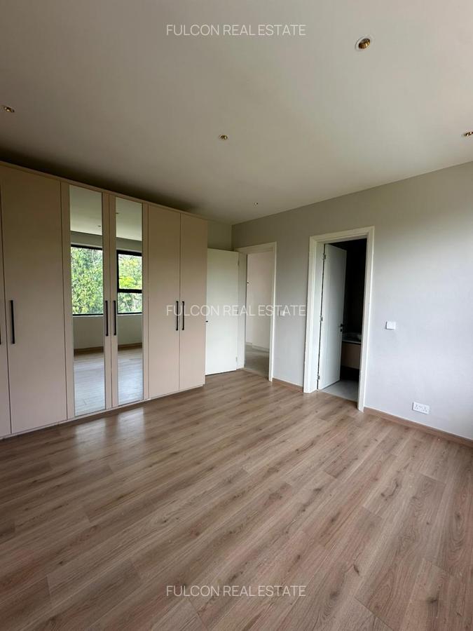 5 Bed Villa with En Suite in Westlands Area - 19