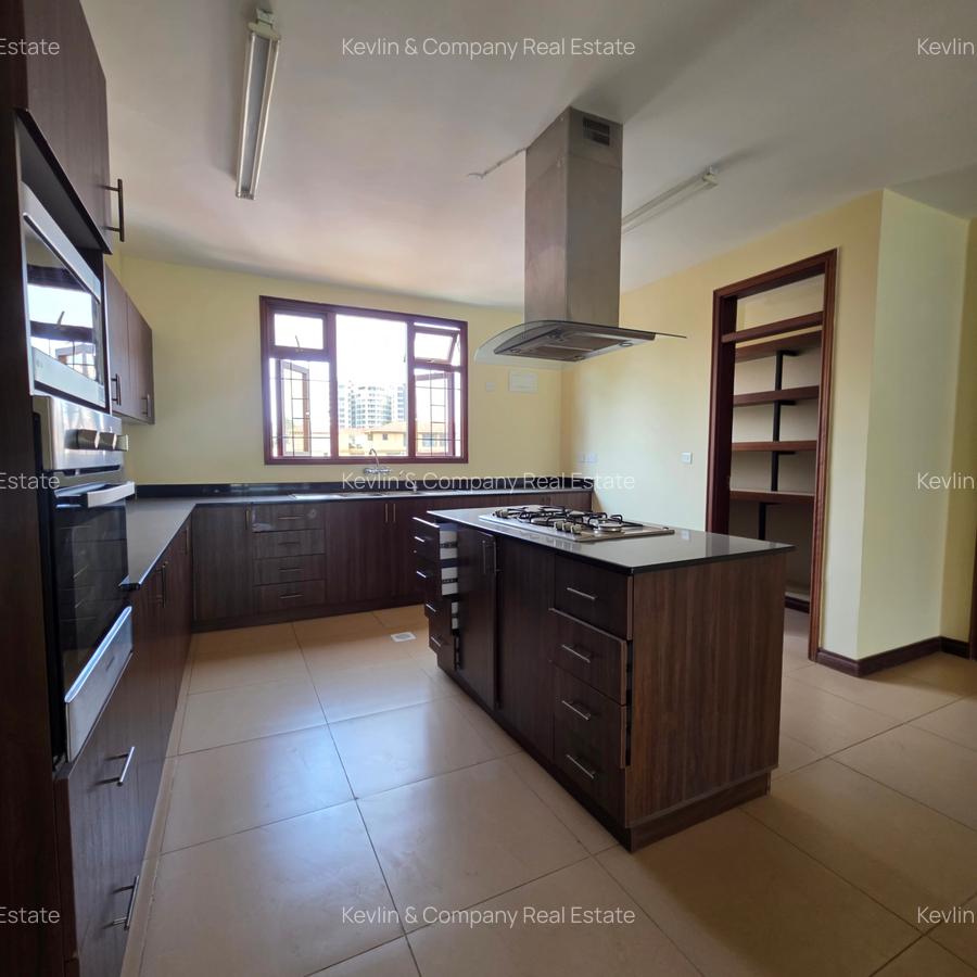 3 Bed Apartment with En Suite in Riverside - 5