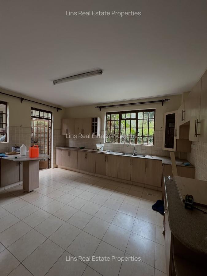 4 Bed Townhouse with En Suite in Lavington - 6