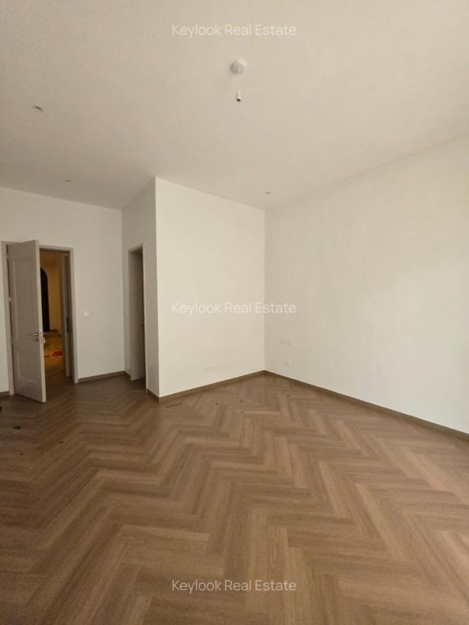 5 Bed Townhouse with En Suite at Lavington Green - 12