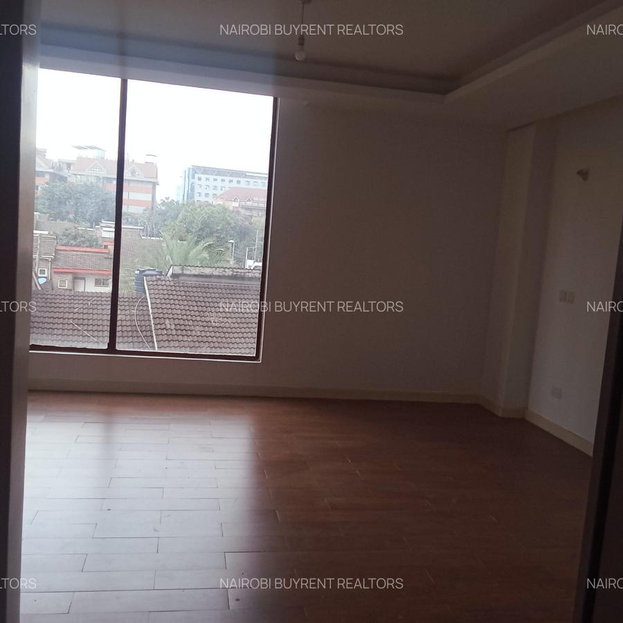 4 Bed Apartment with En Suite in Parklands - 11