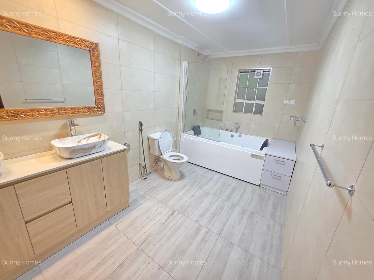 5 Bed Townhouse with En Suite at Rossylin Lone Tree - 18