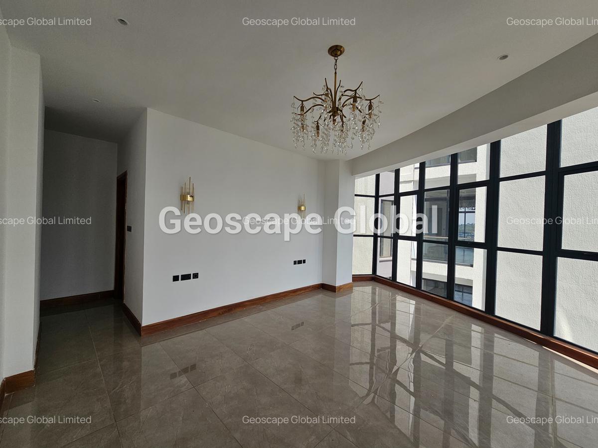 4 Bed Apartment with En Suite in Riverside - 4