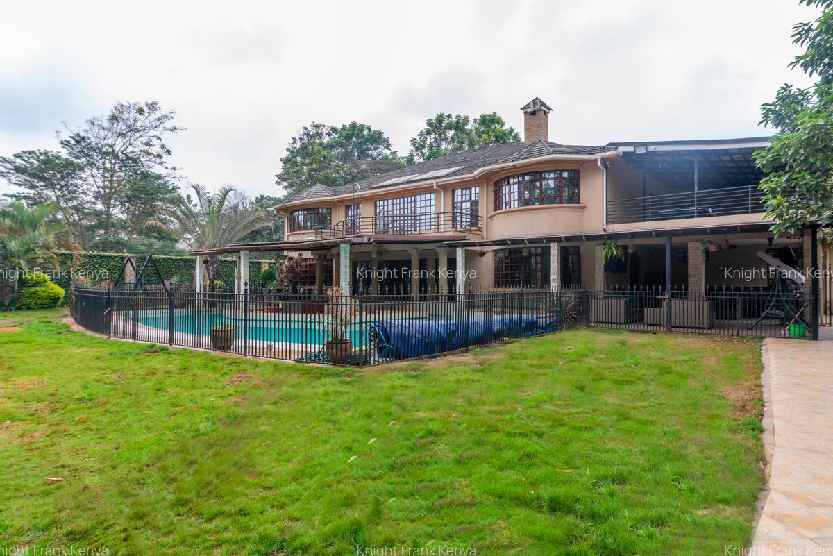 5 Bed House with En Suite in Ridgeways - 10