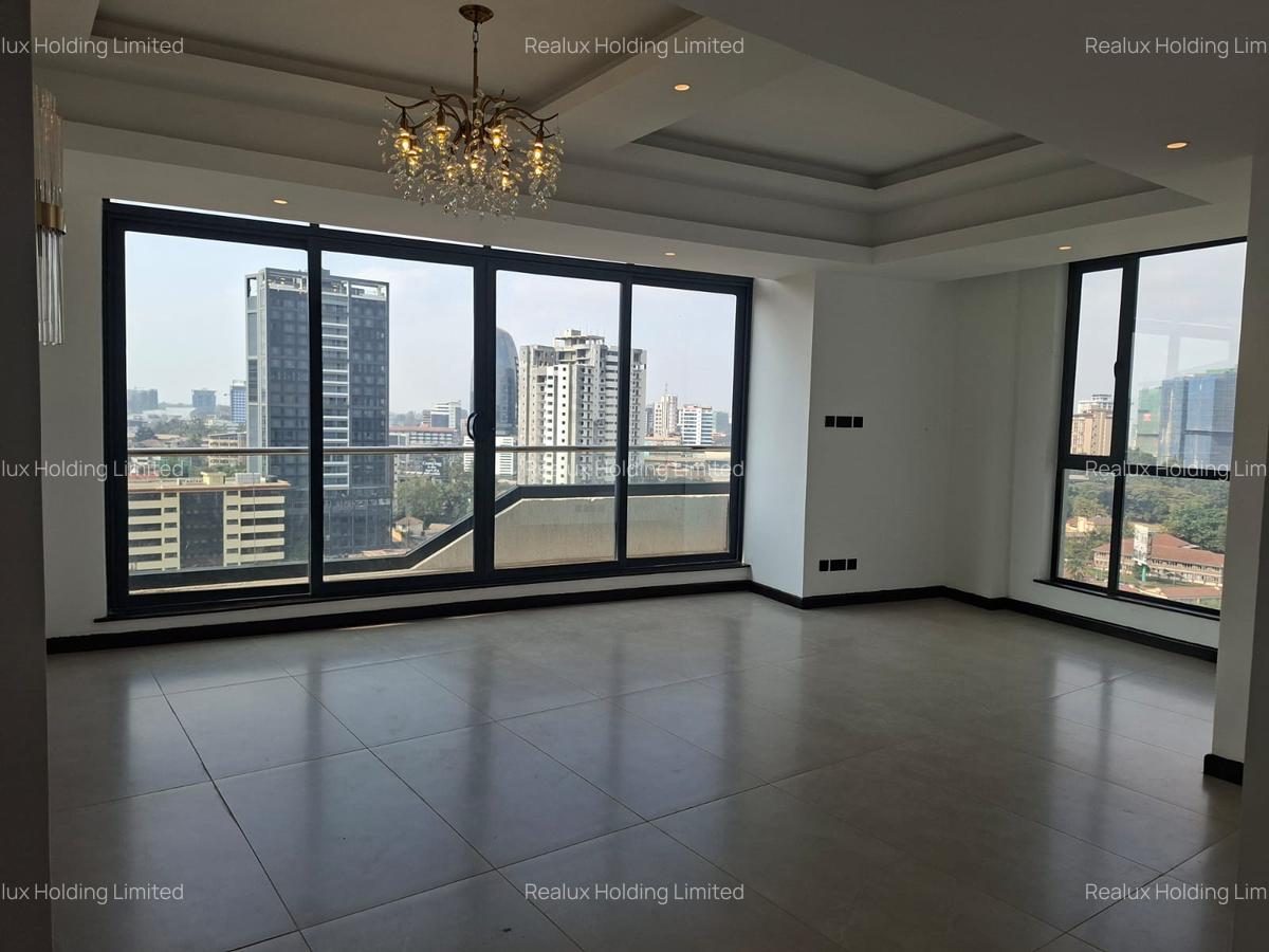 3 Bed Apartment with En Suite in Riverside - 15