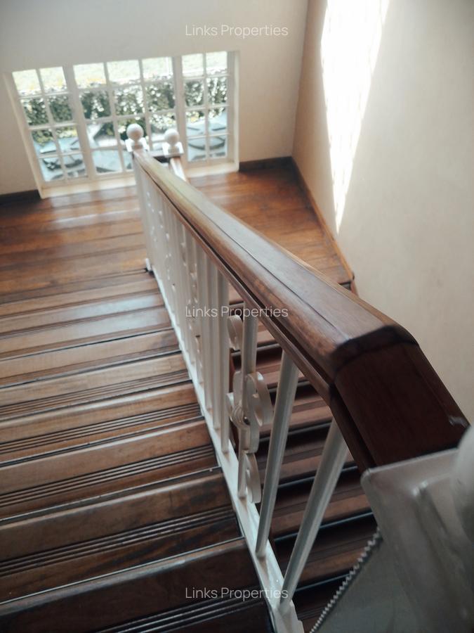 4 Bed House with En Suite at Karen Road - 7