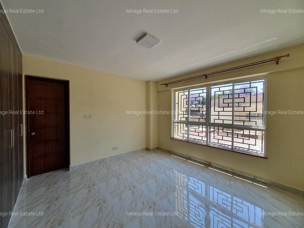 4 Bed Apartment with En Suite in Parklands - 4