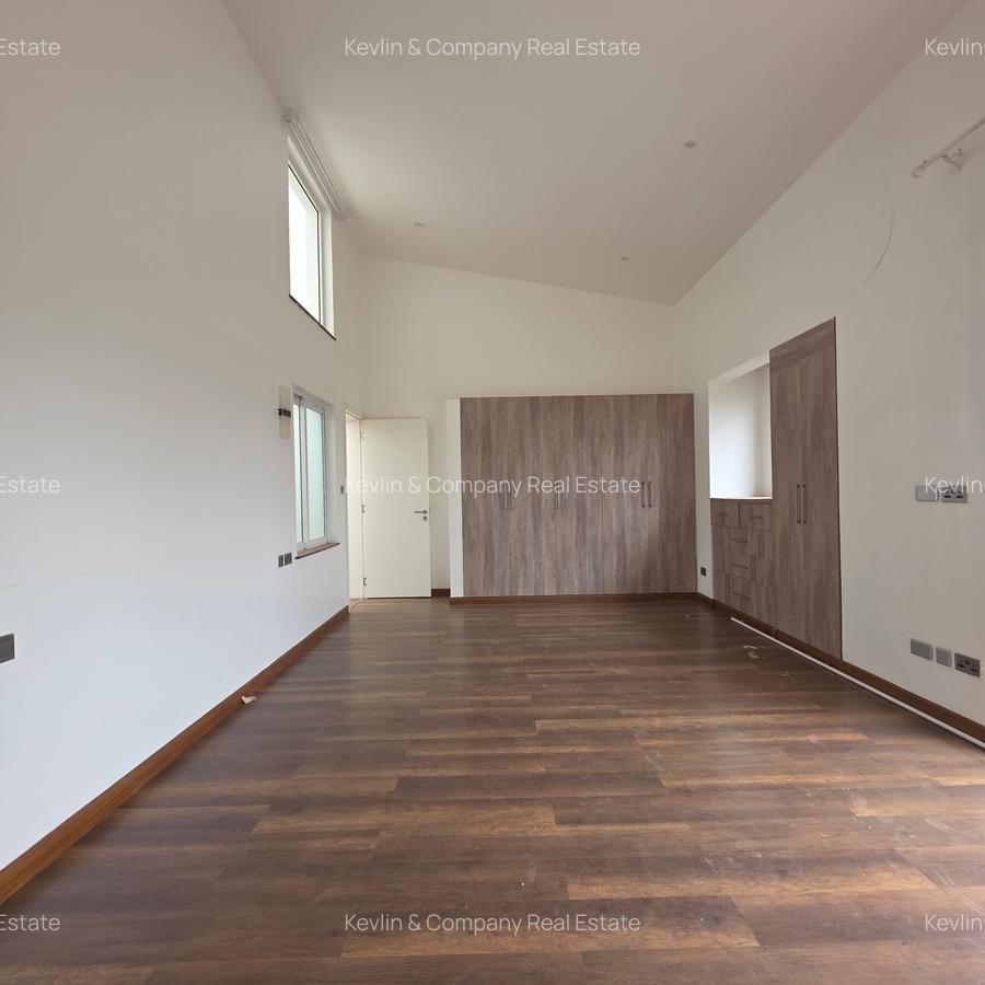4 Bed Townhouse with En Suite in Lavington - 18
