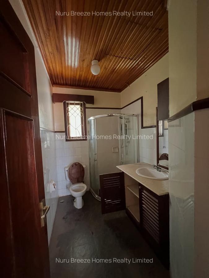 4 Bed Townhouse with En Suite in Lavington - 14