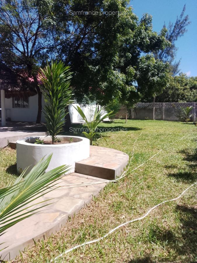 4 Bed House with En Suite at Casuarina - 7