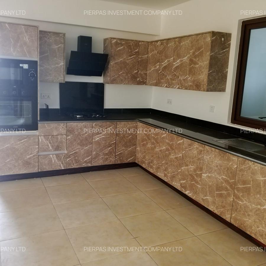 3 Bed Apartment with En Suite in Westlands Area - 18