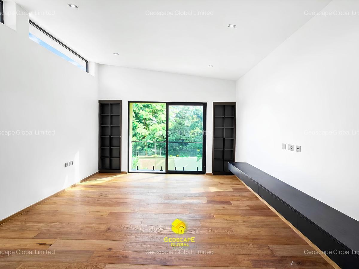 5 Bed House with En Suite in Runda - 6