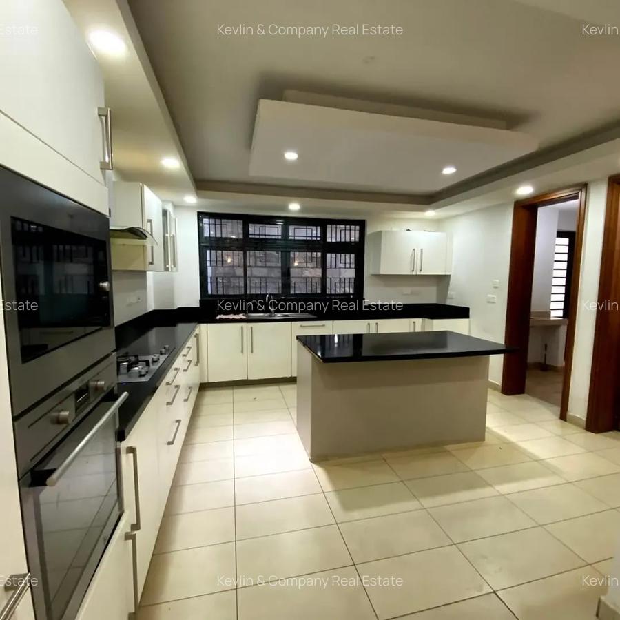 5 Bed Villa with En Suite in Spring Valley - 4