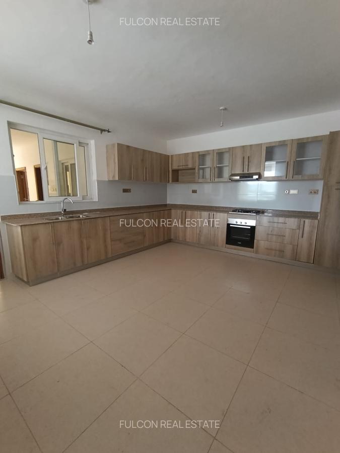 3 Bed Apartment with En Suite in Westlands Area - 1