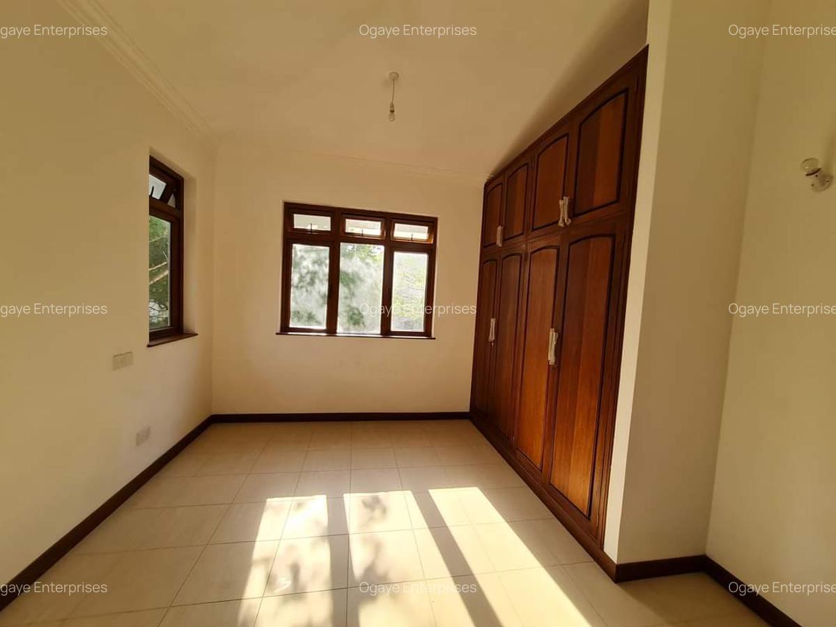4 Bed Townhouse with En Suite at Mt Kenya Road - 14