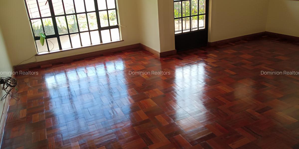 4 Bed Townhouse with En Suite at Mumwe Drive - 5