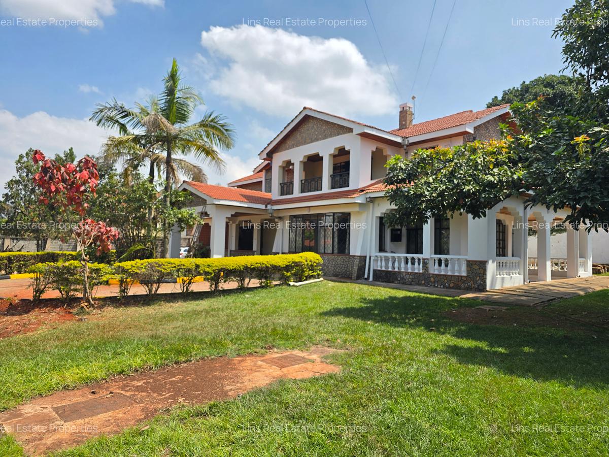 5 Bed House with En Suite in Runda - 2