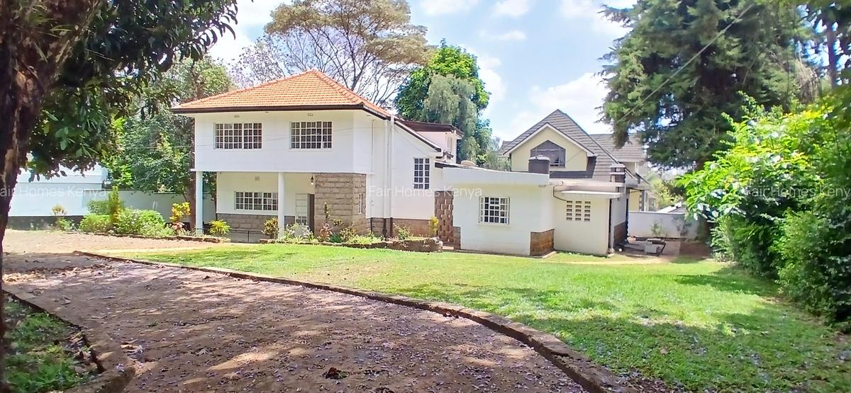 3 Bed House with En Suite at Lavington Green - 2