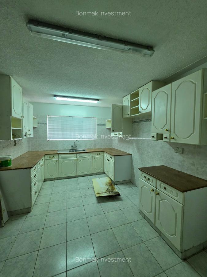 4 Bed Townhouse with En Suite at Lavington Green - 6