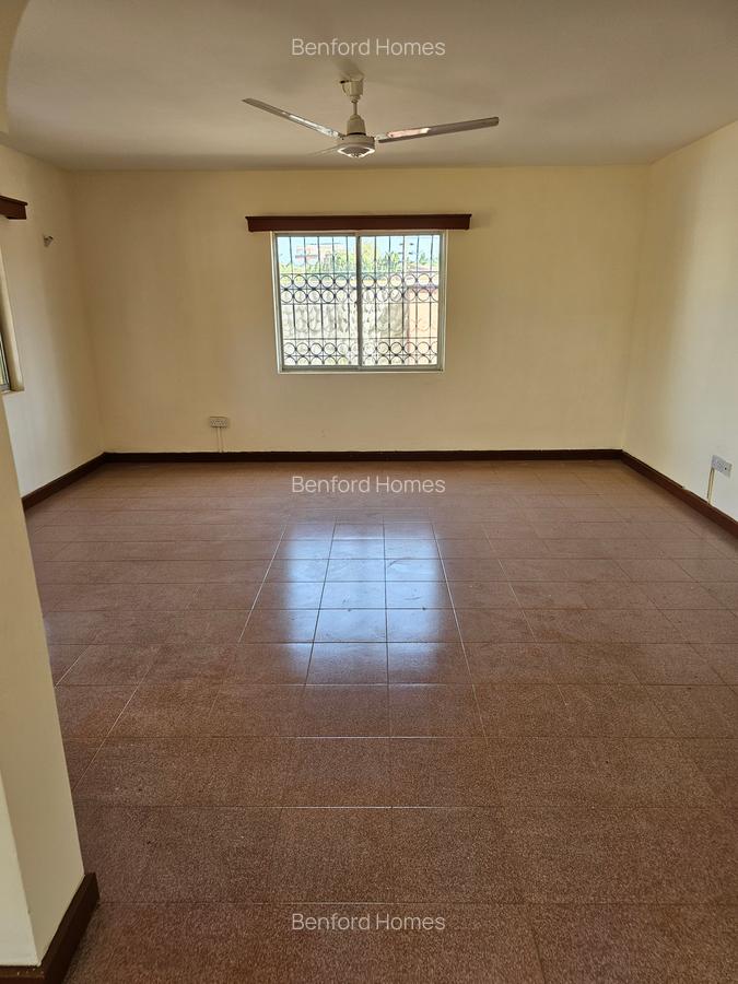 3 Bed Townhouse with En Suite at Nyali - 16