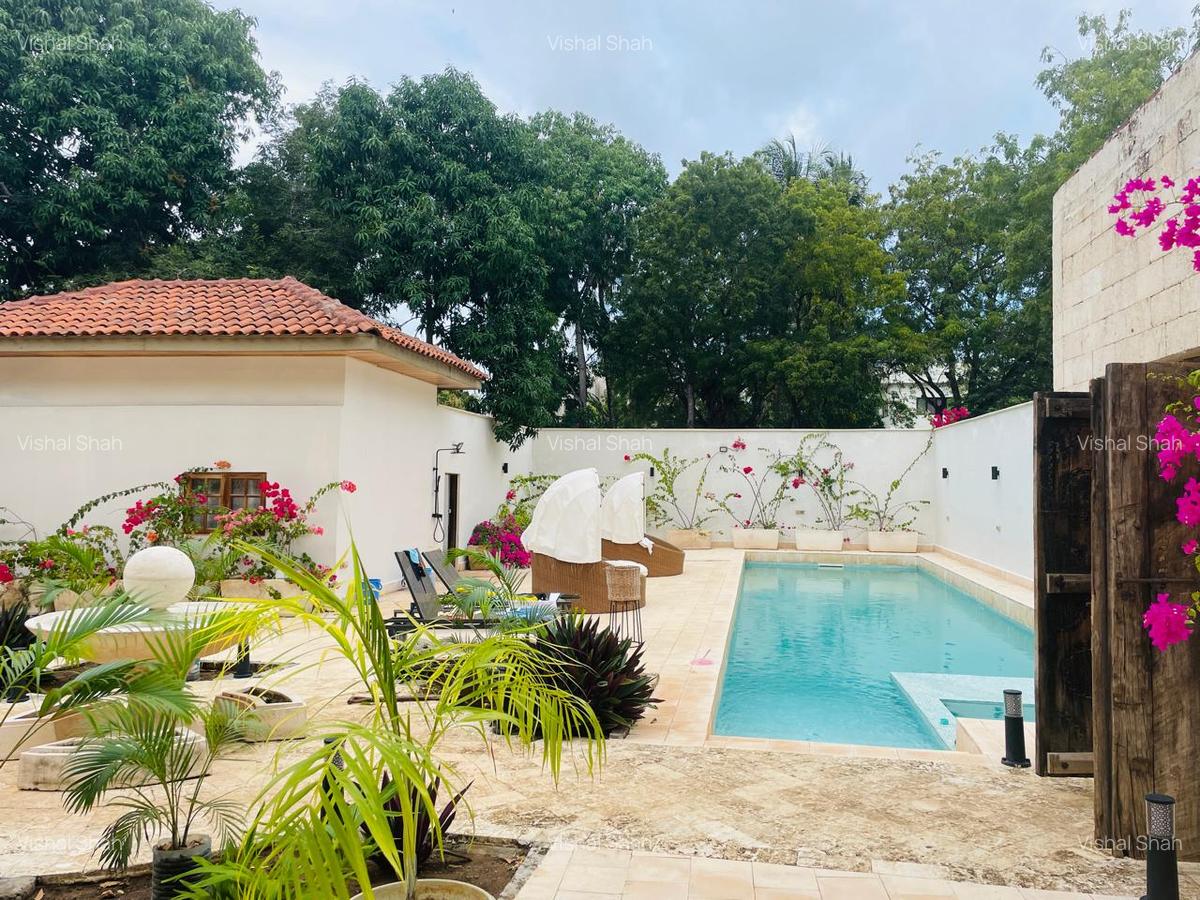 4 Bed Villa with En Suite at Bofa Road - 4