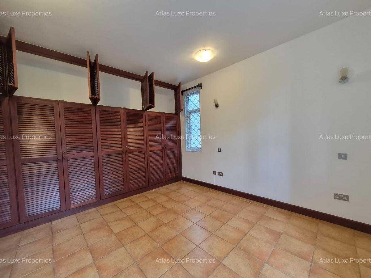 4 Bed Townhouse with En Suite at Rosslyn - 10