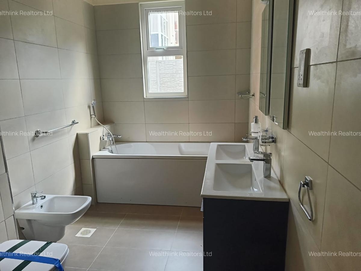 4 Bed Townhouse with En Suite at Iguta Paradise - 11