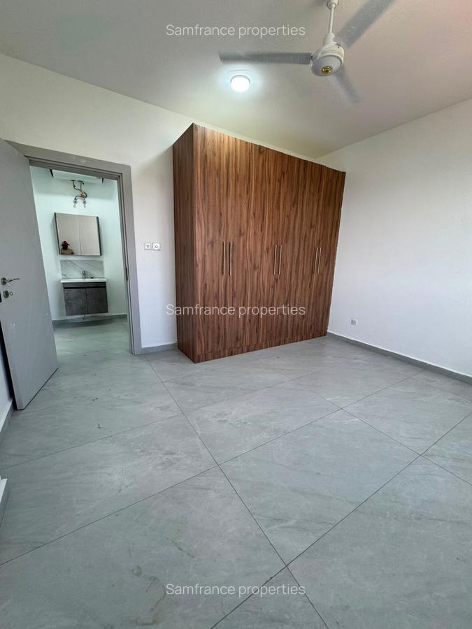 Serviced 1 Bed Apartment with En Suite at 1St Avanue - 3