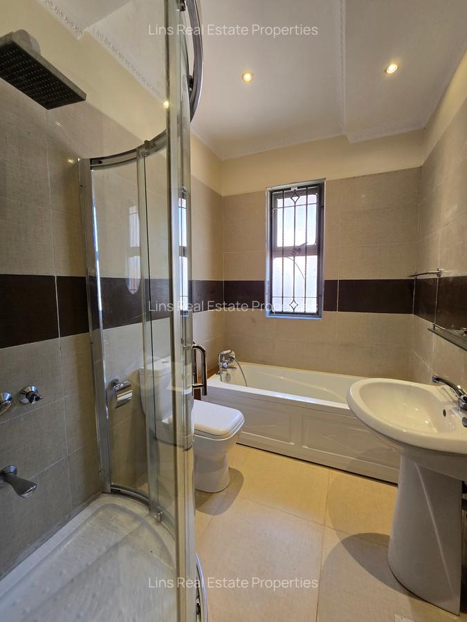 4 Bed Townhouse with En Suite in Runda - 18