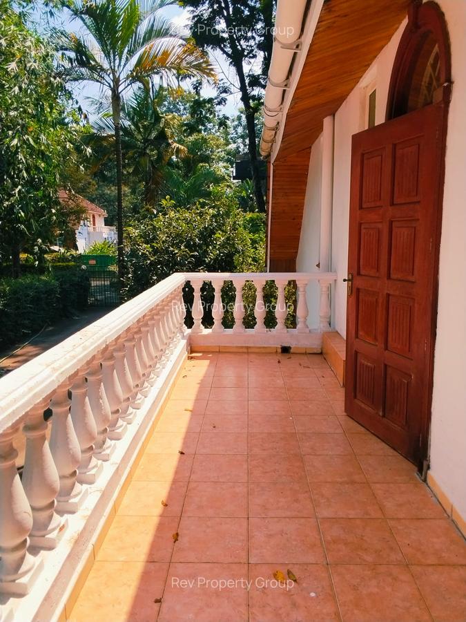 5 Bed Villa with En Suite in Rosslyn - 12