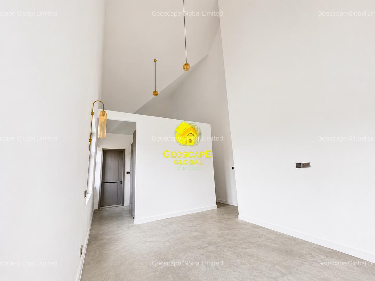 5 Bed House with En Suite in Runda - 2