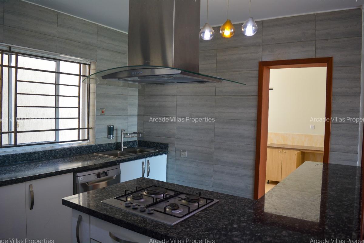 3 Bed Apartment with En Suite in Kileleshwa - 5
