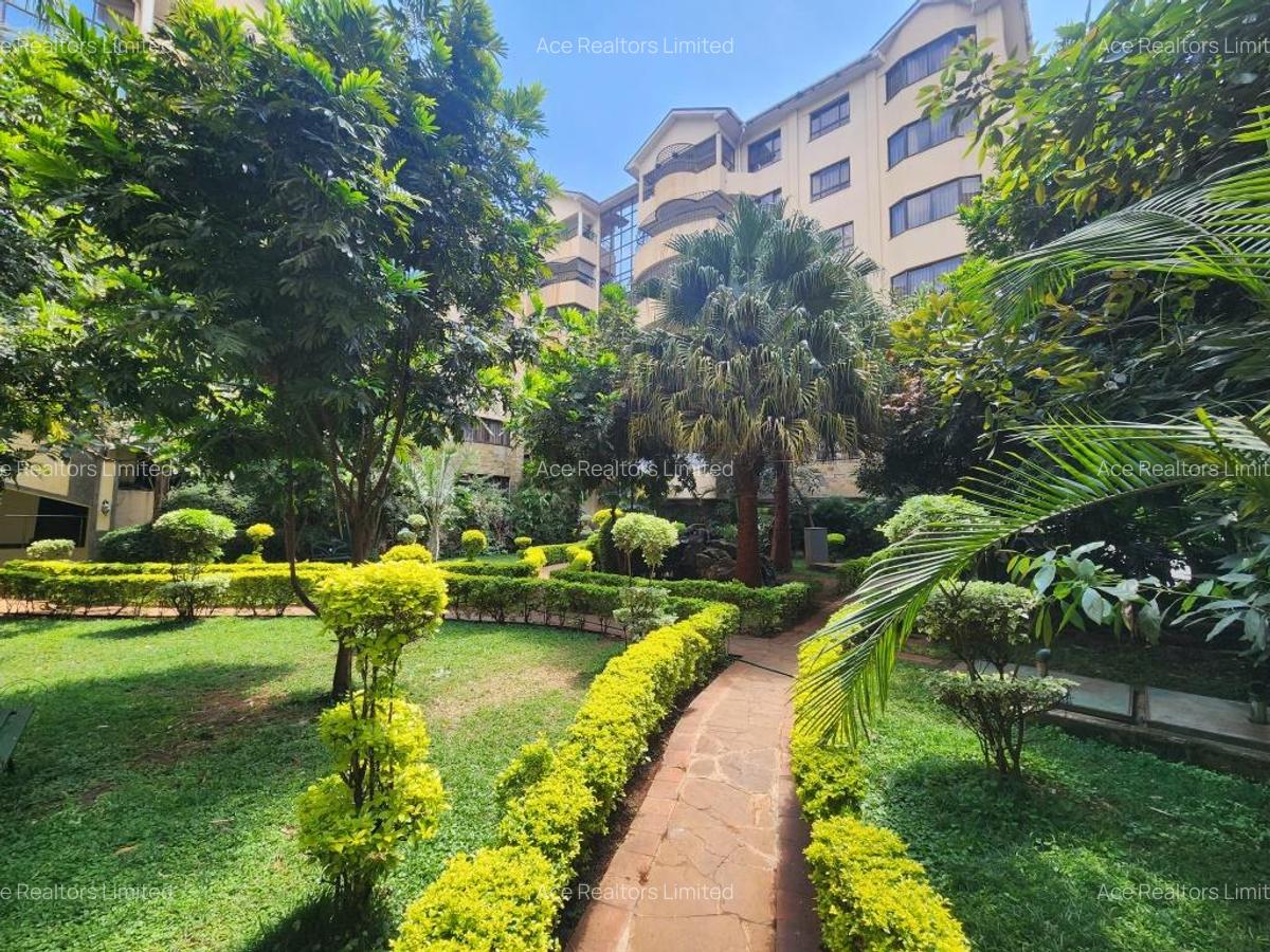 3 Bed Apartment with En Suite at Hatheru Road - 2