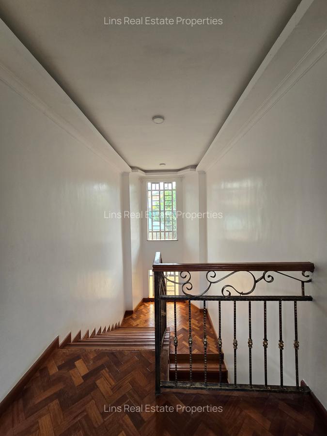5 Bed House with En Suite in Runda - 10
