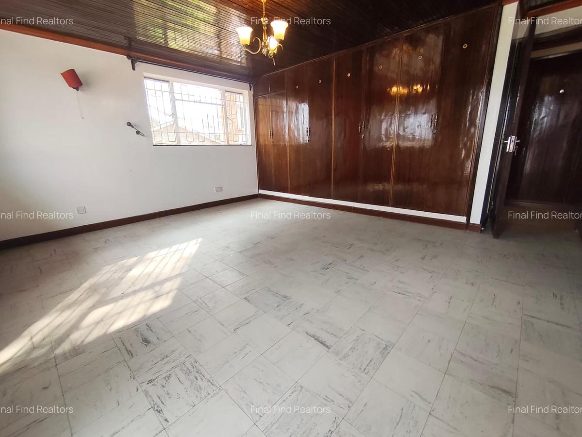 6 Bed House with En Suite in Garden Estate - 9