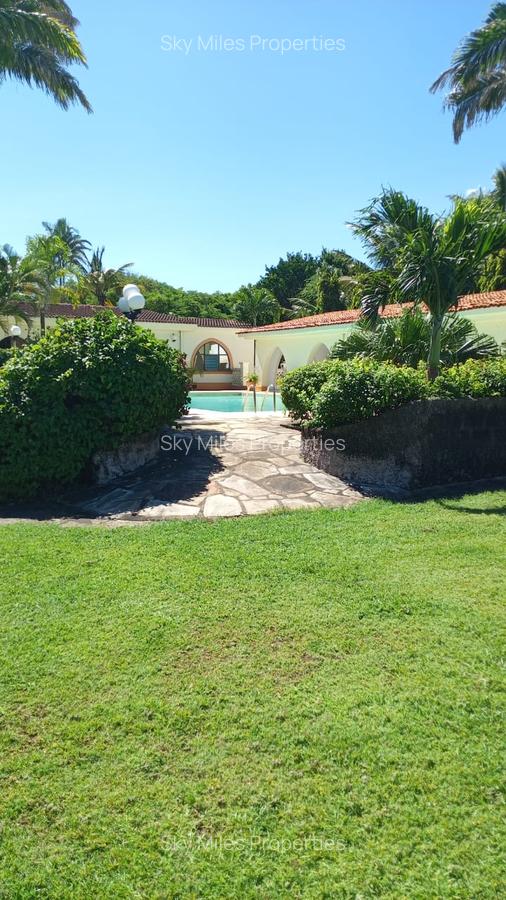 4 Bed Villa with En Suite at Kuruwitu - 1