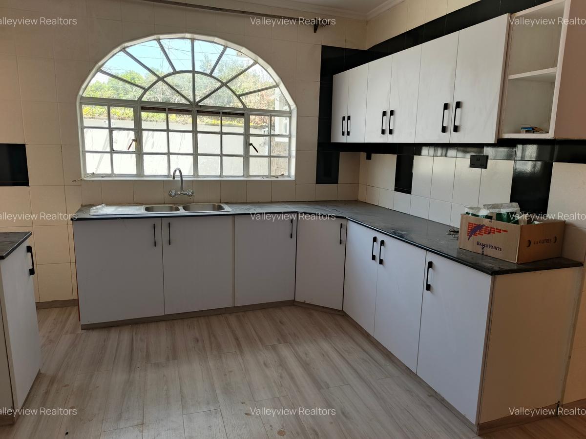 4 Bed Townhouse with En Suite at Lavington - 2