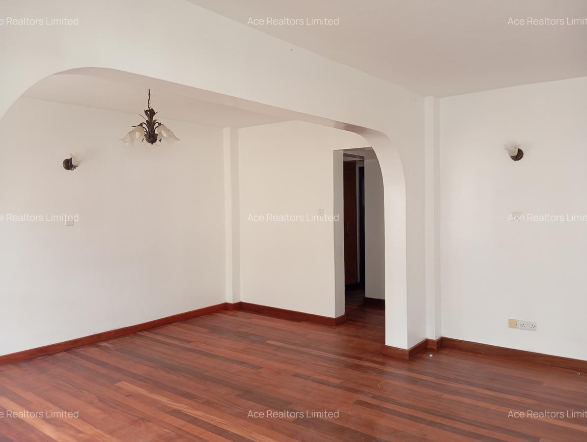 3 Bed Apartment with En Suite at Hatheru Road - 18