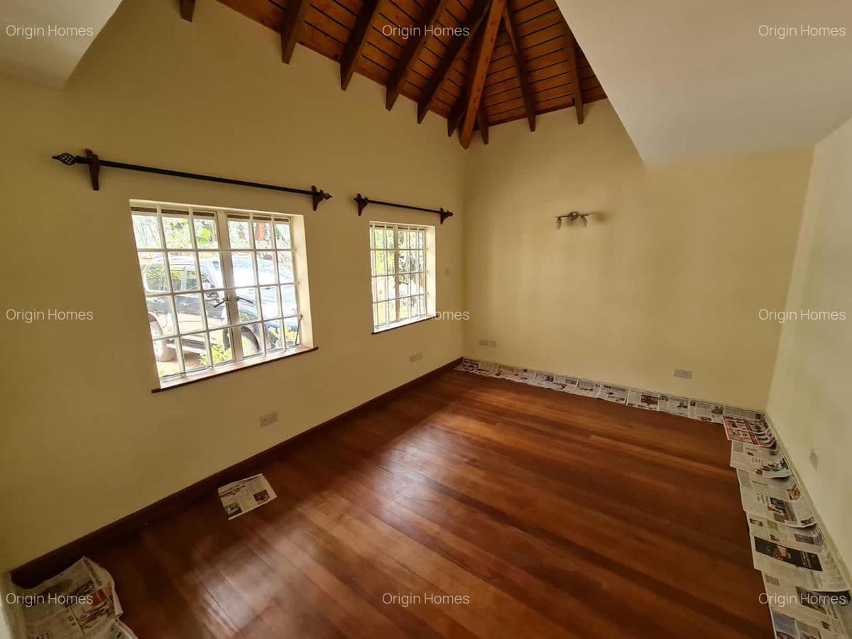 4 Bed Townhouse with En Suite at Lavington - 5