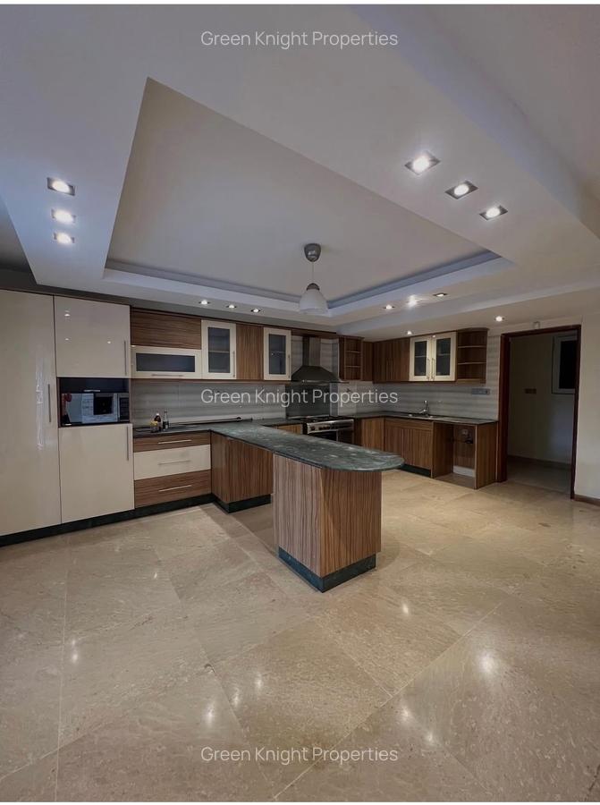 5 Bed Townhouse with En Suite in Lavington - 6