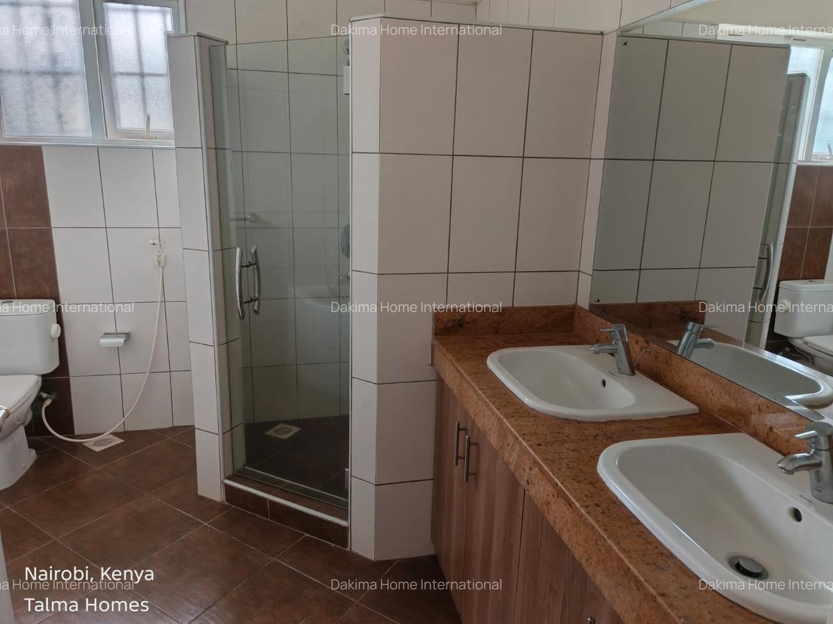 4 Bed Townhouse with En Suite in Brookside - 10